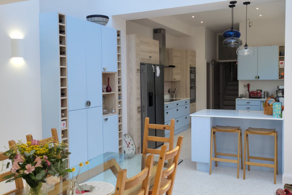 Handleless Kitchen with Quartz Worktops
